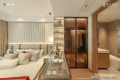 <strong>而一般户型贴墙放四人桌</strong>